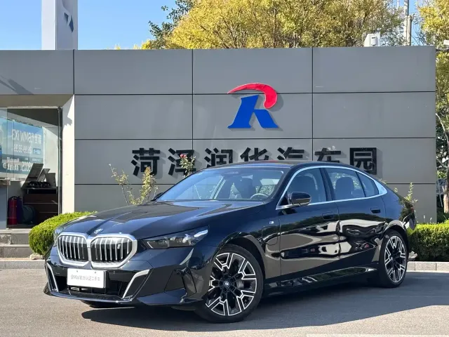 Фотография автомобиля — BMW i5