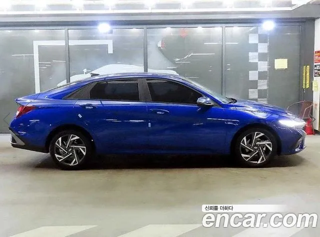 Hyundai AVANTE — Фото автомобиля 3