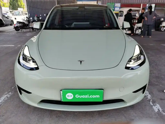 Tesla Model Y — Фото автомобиля 2