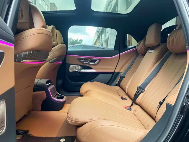 Mercedes-Benz E-Class — Фото автомобиля 4