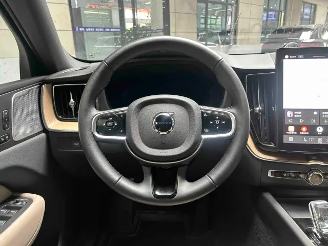 Volvo XC60 — Фото автомобиля 7