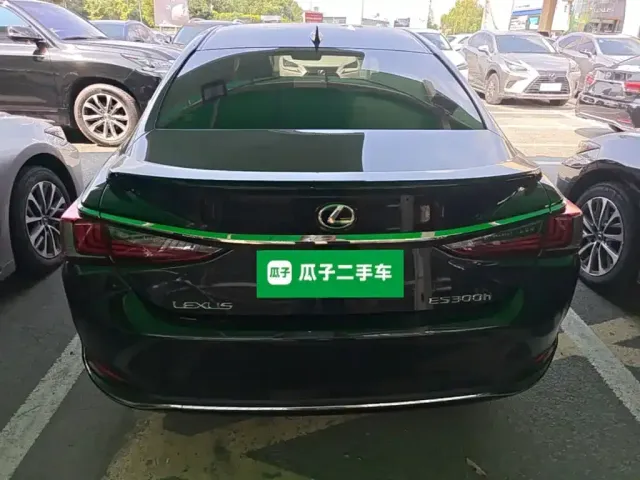 Lexus ES — Фото автомобиля 5