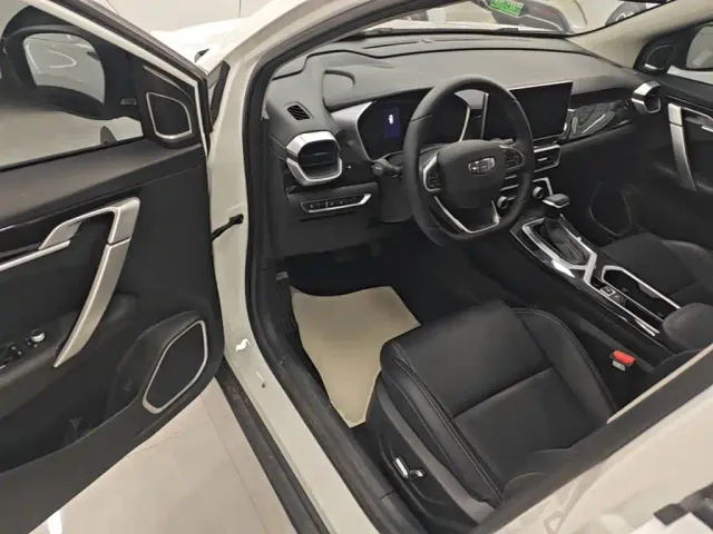 Geely Binyue — Фото автомобиля 15