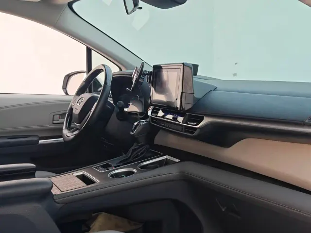 Toyota Granvia — Фото автомобиля 11