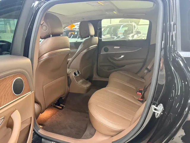 Mercedes-Benz E-Class — Фото автомобиля 5