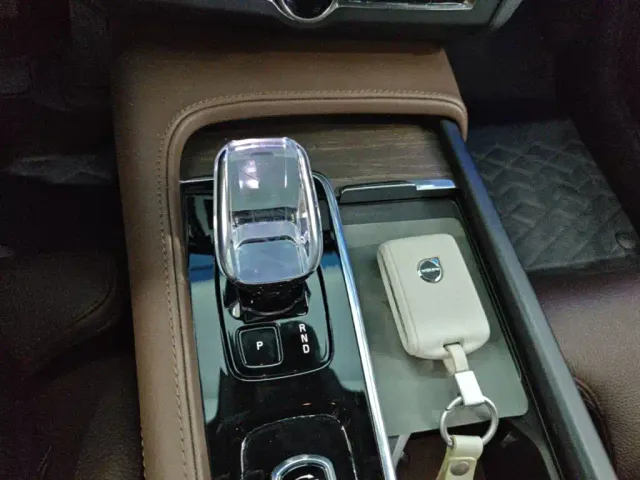Volvo S90 — Фото автомобиля 13