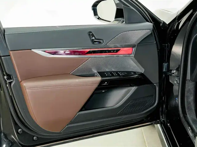BMW i7 — Фото автомобиля 18