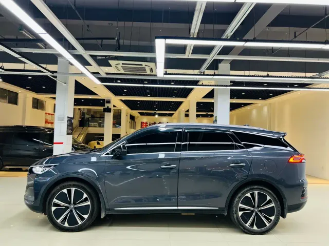 BYD Tang — Фото автомобиля 18