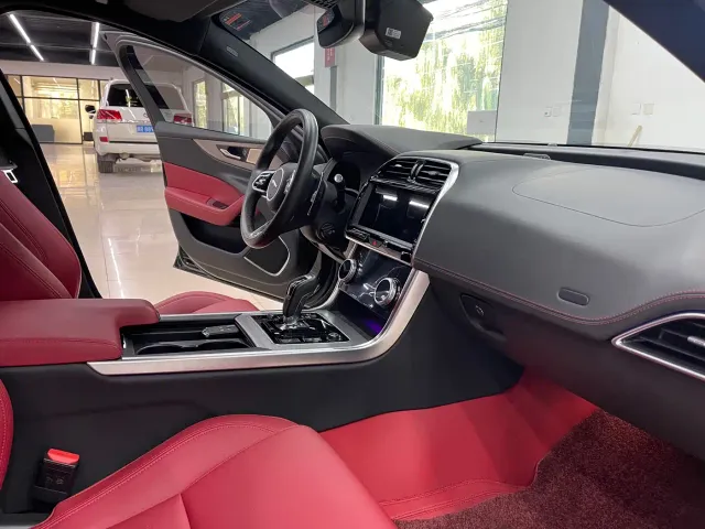 Jaguar XEL — Фото автомобиля 6