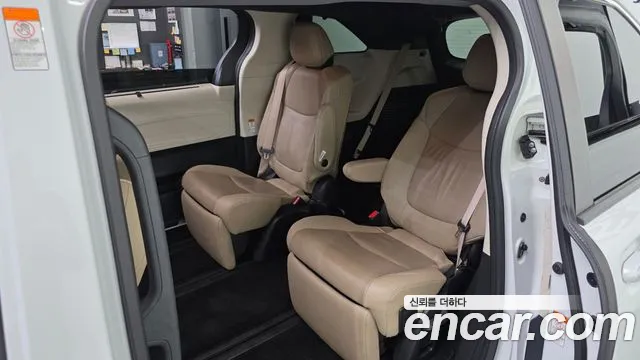 Toyota Sienna — Фото автомобиля 11