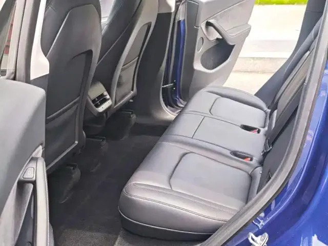 Tesla Model Y — Фото автомобиля 7