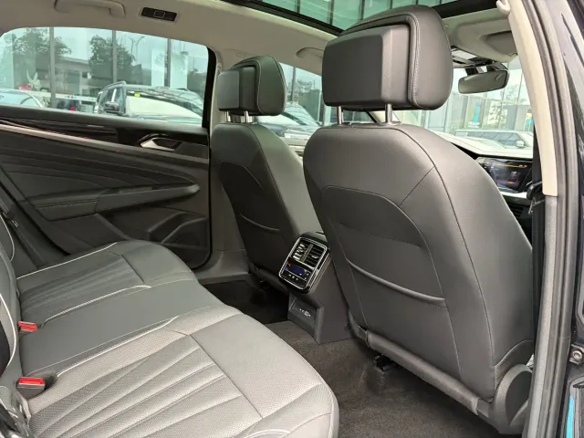 Volkswagen Passat — Фото автомобиля 11
