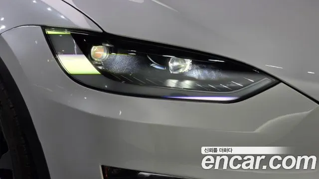 Tesla Model X — Фото автомобиля 23