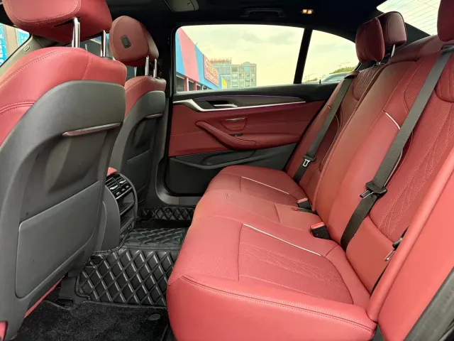 BMW 5 Series — Фото автомобиля 14