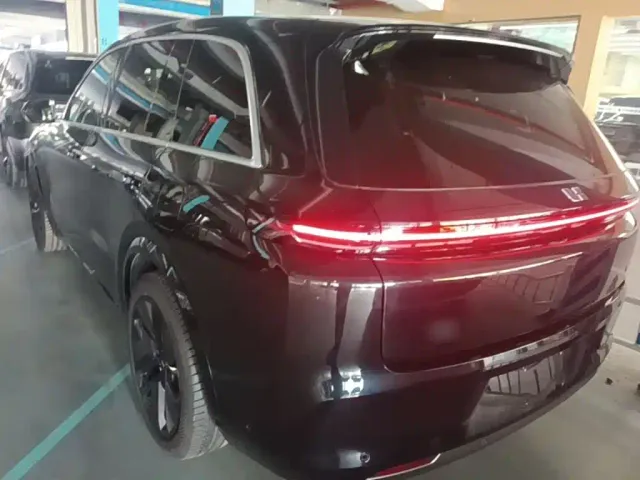 Li Auto L8 — Фото автомобиля 4