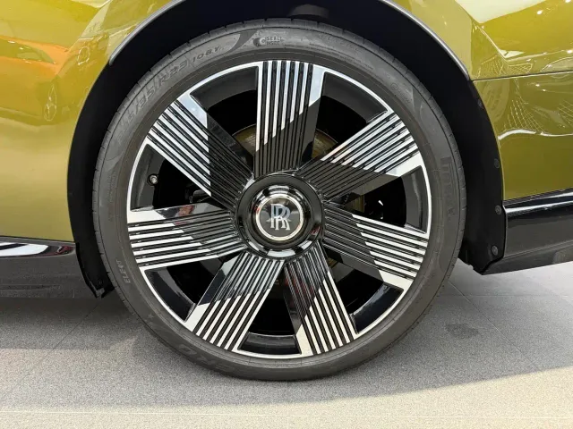Rolls-Royce Spectre — Фото автомобиля 24