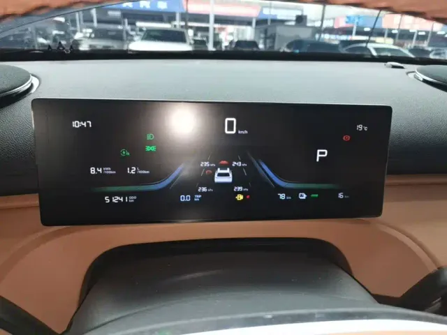 Geely Galaxy Starship 7 EM-i — Фото автомобиля 11