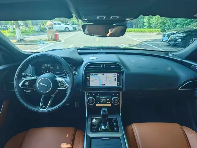 Jaguar XEL — Фото автомобиля 5