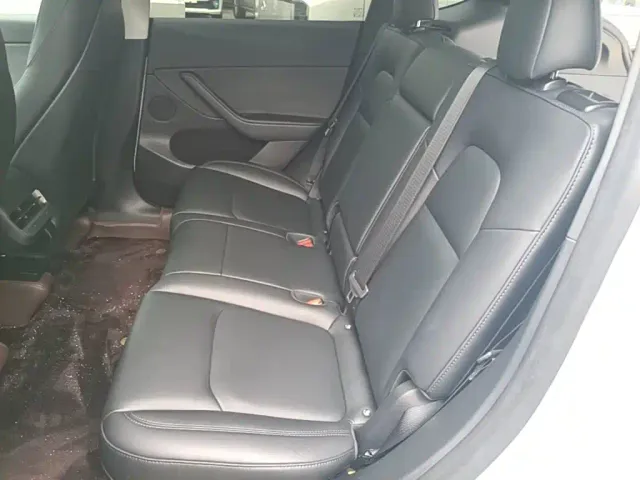 Tesla Model Y — Фото автомобиля 16