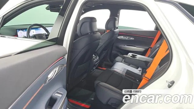 Genesis GV70 2.5T Бензин AWD — Фото автомобиля 12