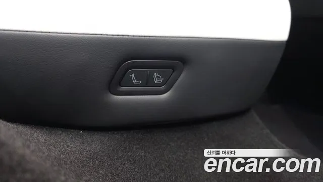 Tesla Model Y — Фото автомобиля 17