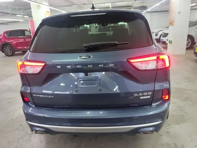 Ford Escape — Фото автомобиля 5