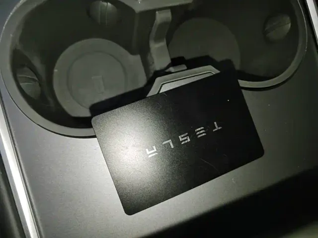 Tesla Model Y — Фото автомобиля 8