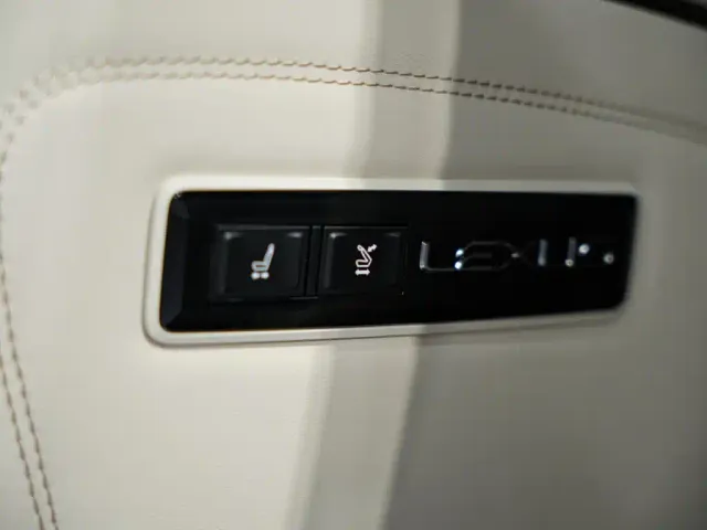 Lexus LM — Фото автомобиля 26