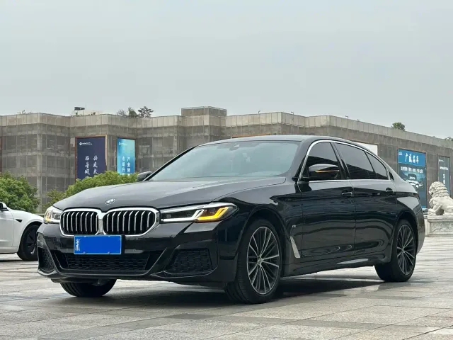 Фотография автомобиля — BMW 5 Series