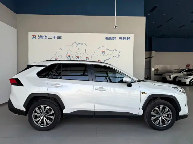 Toyota RAV4 — Фото автомобиля 3