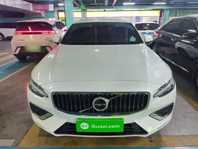 Volvo S60 — Фото автомобиля 2