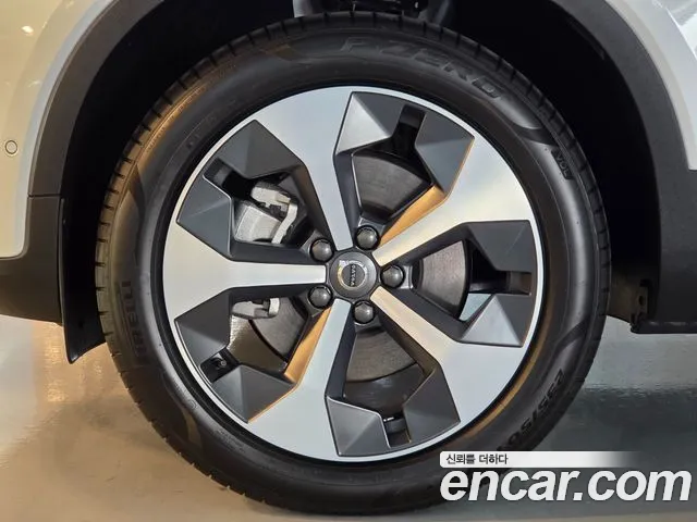 Volvo XC40 — Фото автомобиля 5
