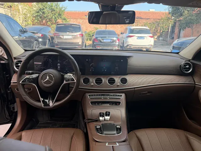 Mercedes-Benz E-Class — Фото автомобиля 13