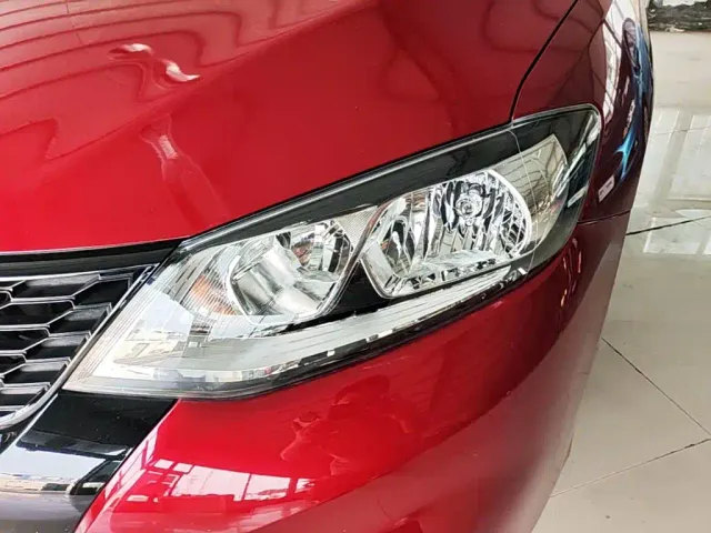 Nissan Tiida — Фото автомобиля 23