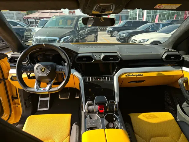 Lamborghini Urus — Фото автомобиля 9