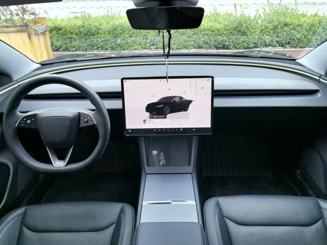 Tesla Model 3 — Фото автомобиля 8