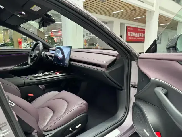 Xiaomi SU7 — Фото автомобиля 16