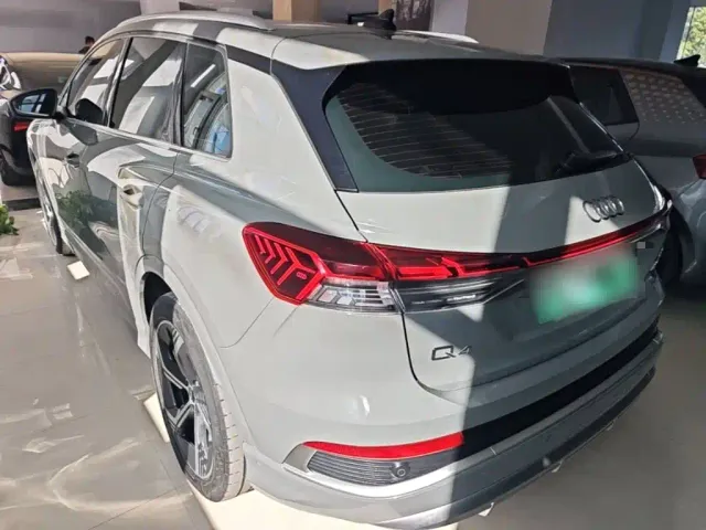 Audi Q4 e-tron — Фото автомобиля 4