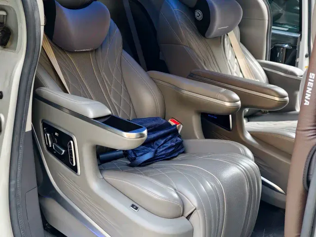 Toyota Sienna — Фото автомобиля 11