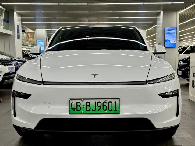 Tesla Model Y 2025 Long Range All-Wheel Drive — Фото автомобиля 2