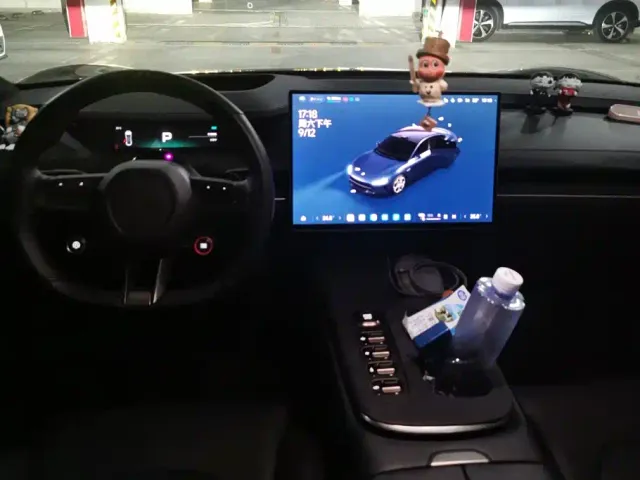 Xiaomi SU7 — Фото автомобиля 12