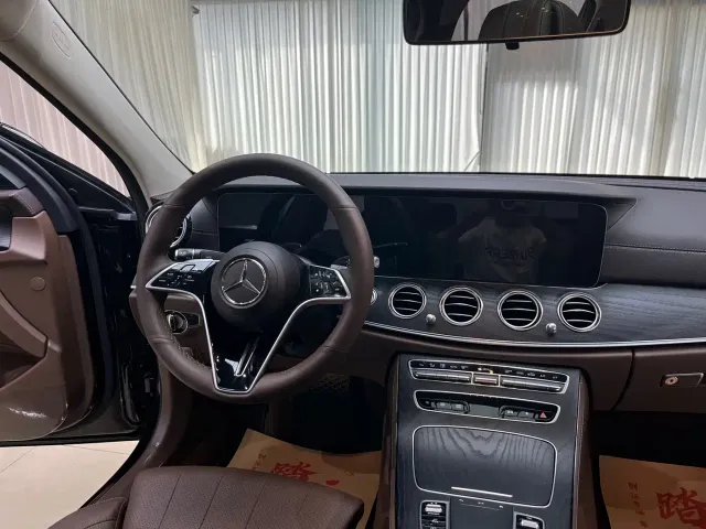 Mercedes-Benz E-Class — Фото автомобиля 14