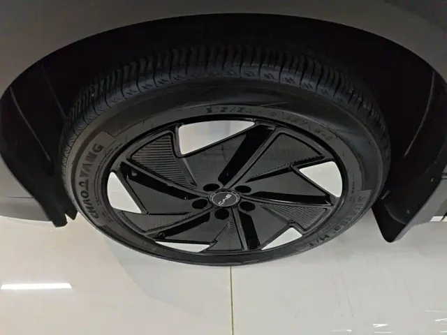 BYD Sealion 05 EV — Фото автомобиля 22