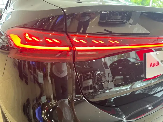 Audi A6L e-tron — Фото автомобиля 15