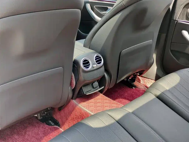 Mercedes-Benz E-Class — Фото автомобиля 9