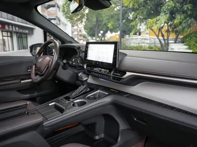 Toyota Granvia — Фото автомобиля 12