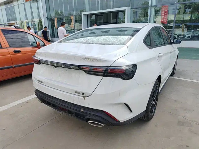 Geely Binrui — Фото автомобиля 6