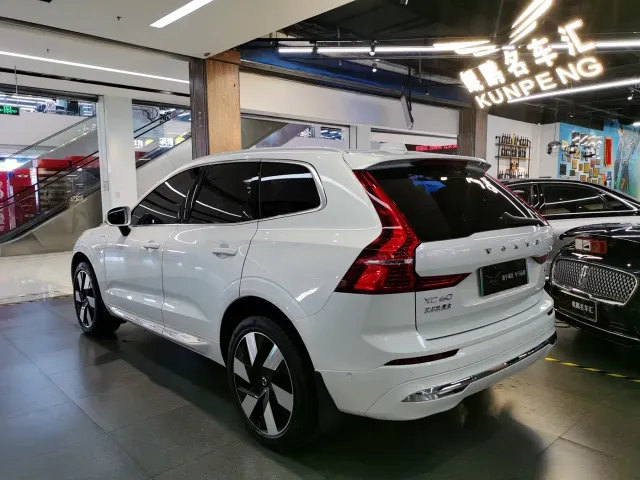 Volvo XC60 — Фото автомобиля 3
