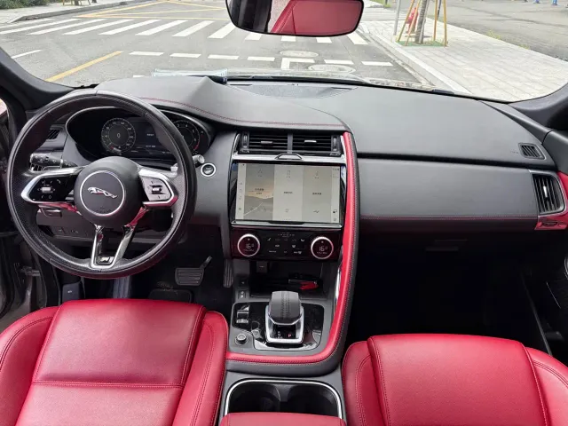 Jaguar E-PACE — Фото автомобиля 9