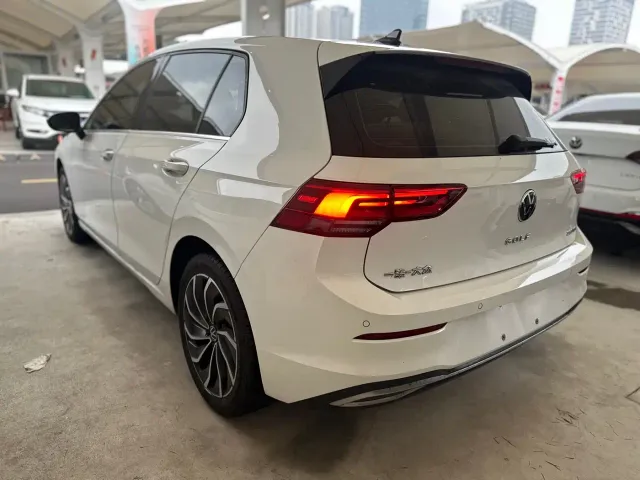 Volkswagen Golf — Фото автомобиля 14